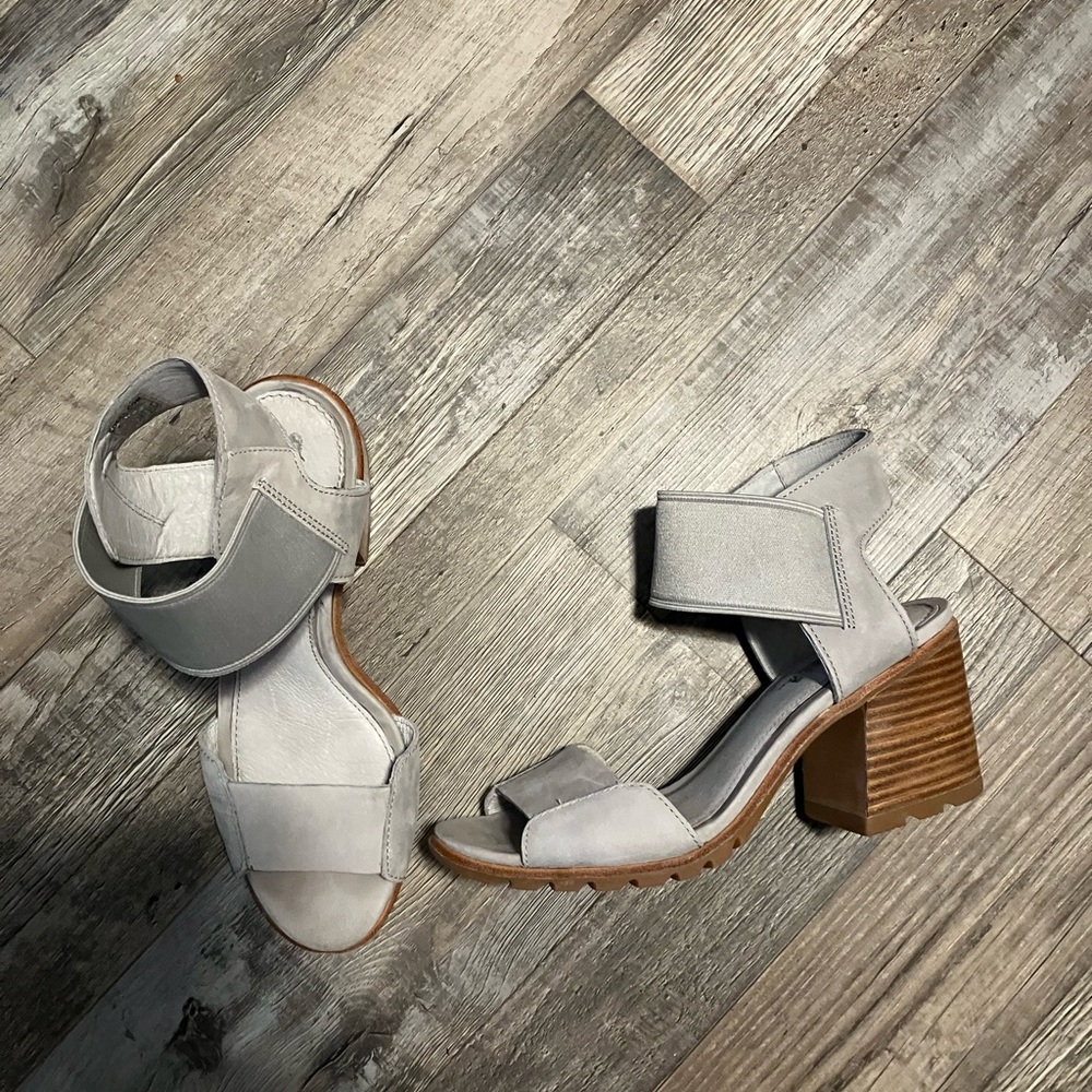 Sorel sandals sz 8 1/2 barely worn